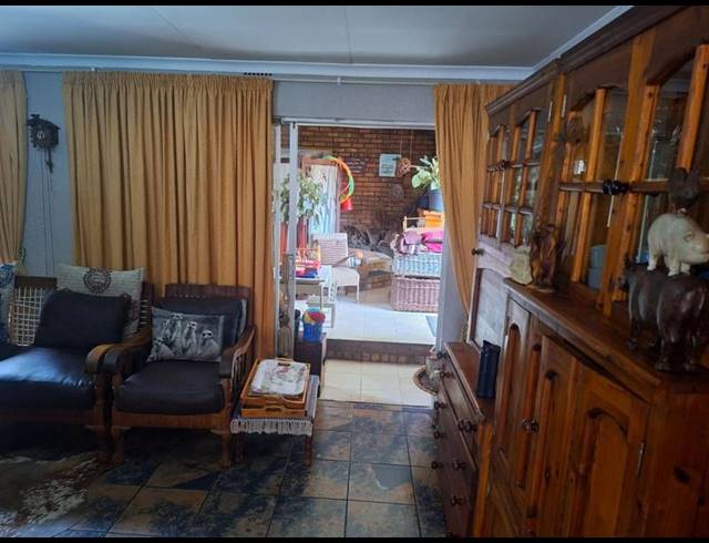 3 BEDROOM HOUSE FOR SALE IN VAN RIEBEECK PARK
